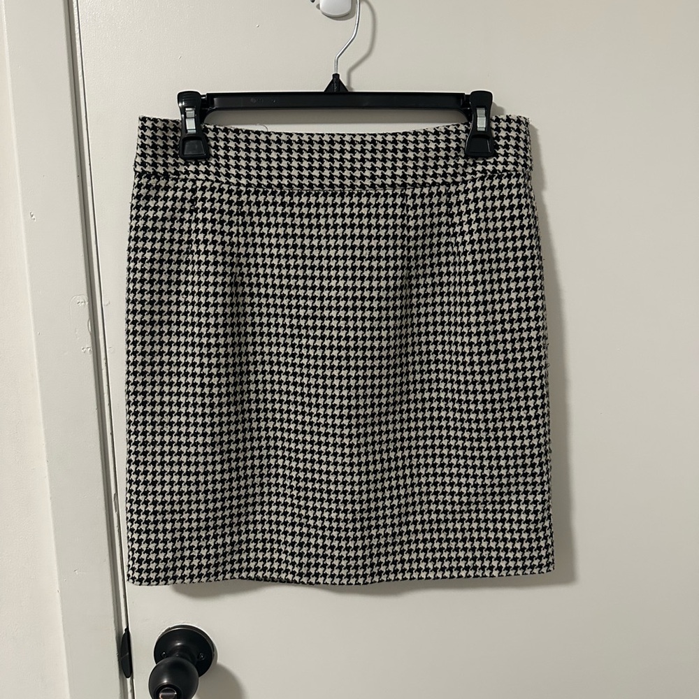 Banana Republic Black and White Pencil Skirt